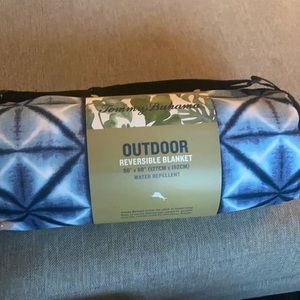 Tommy Bahama NWT outdoor reversible blanket